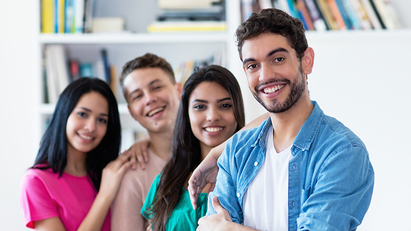 Jóvenes estudiantes de bachillerato